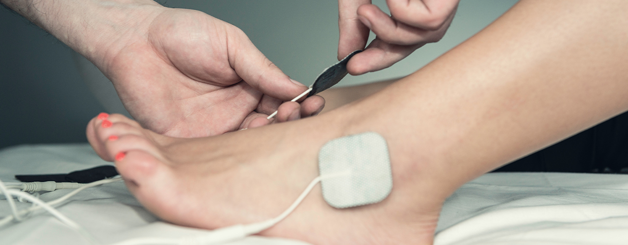 How to Treat an Ankle Sprain with Electrostimulation