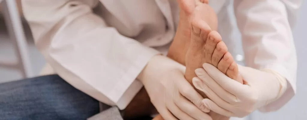 Understanding_The_Causes_Of_Pain_On_Top_Of_Your_Foot.